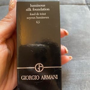Giotgio Armani Luminous Silk foundation 6.5